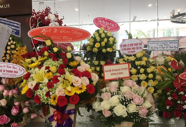 Lễ giỗ lần thứ 40 nghệ sĩ Thanh Nga tràn ngập hoa hồng - 10 Lễ giỗ lần thứ 40 nghệ sĩ Thanh Nga tràn ngập hoa hồng - 10