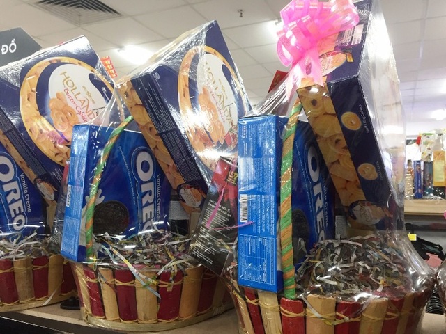 Bánh kẹo, cà phê, trà vẫn là những mặt hàng chủ lực trong giỏ quà