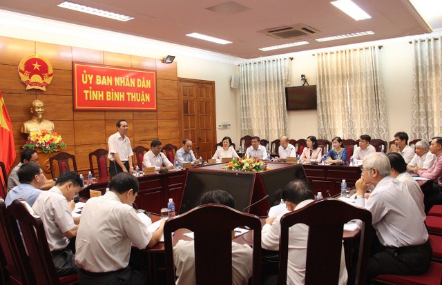 Phó Chủ tịch tỉnh Bình Thuận đột quỵ tại cuộc họp - 1 Ông Nguyễn Đức Hòa - Phó Chủ tịch UBND tỉnh Bình Thuận (người đang đứng) phát biểu tại 1 cuộc họp