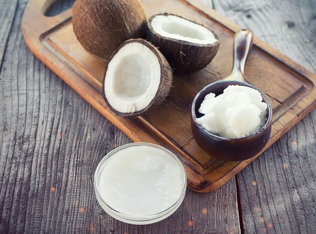 Dùng dầu dừa nhiều không tốt cho sức khỏe - 1 Dùng quá nhiều dầu dừa thực tế không có lợi cho sức khỏe người dùng.