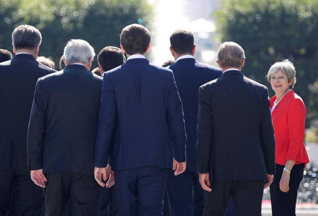 Thế giới năm 2018 qua những khoảnh khắc ấn tượng (1) - 13
Thủ tướng Anh Theresa May chụp ảnh lưu niệm chung với các nhà lãnh đạo Liên minh châu Âu tại cuộc họp thượng đỉnh ở Áo ngày 20/9.