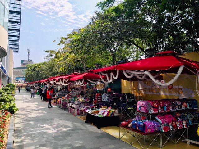 Top 3 địa điểm hot nhất dịp Giáng Sinh năm nay ở Hà Nội - Ảnh 3. Top 3 địa điểm hot nhất dịp Giáng Sinh năm nay ở Hà Nội - Ảnh 3.