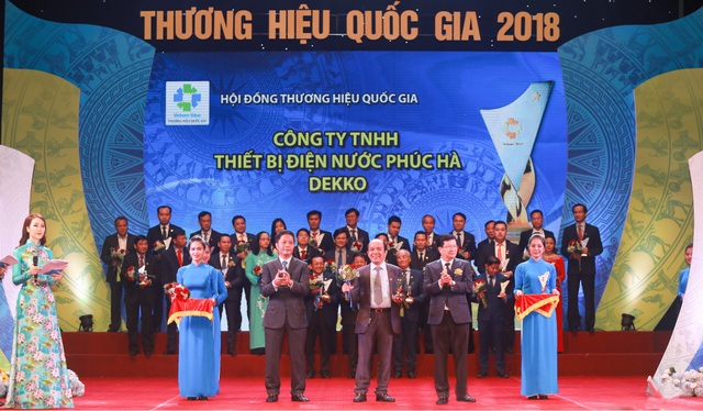 Doanh nghiệp ngành nhựa đón nhận giải thưởng Thương hiệu quốc gia 2018 - Ảnh 2. Doanh nghiệp ngành nhựa đón nhận giải thưởng Thương hiệu quốc gia 2018 - Ảnh 2.