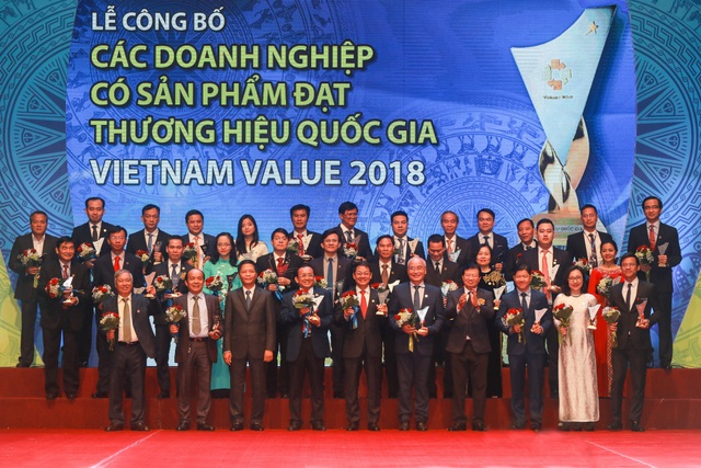 Doanh nghiệp ngành nhựa đón nhận giải thưởng Thương hiệu quốc gia 2018 - Ảnh 3. Doanh nghiệp ngành nhựa đón nhận giải thưởng Thương hiệu quốc gia 2018 - Ảnh 3.