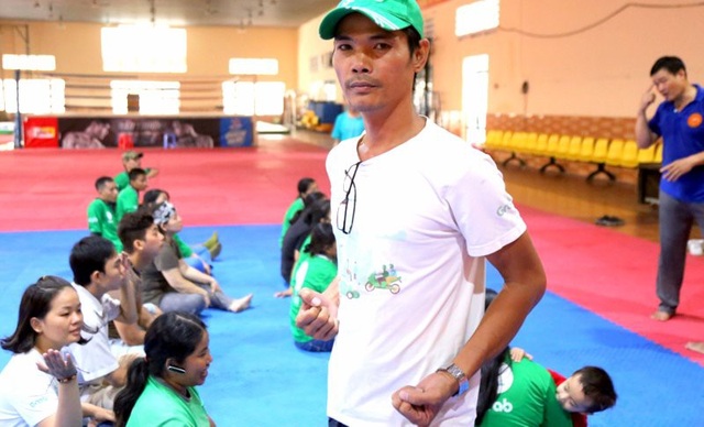 Lớp học đặc biệt của các bác tài xe ôm công nghệ - Ảnh 4. Lớp học đặc biệt của các bác tài xe ôm công nghệ - Ảnh 4.