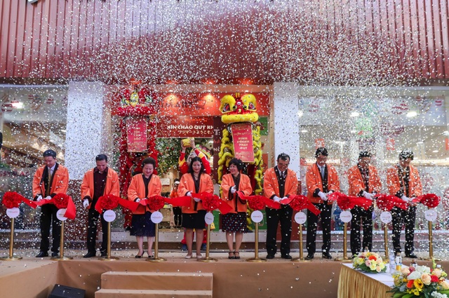 Tập đoàn BRG (Việt Nam) và Tập đoàn Sumitomo (Nhật Bản) khai trương siêu thị đầu tiên tại Việt Nam mang tên FujiMart - Ảnh 1. Tập đoàn BRG (Việt Nam) và Tập đoàn Sumitomo (Nhật Bản) khai trương siêu thị đầu tiên tại Việt Nam mang tên FujiMart - Ảnh 1.