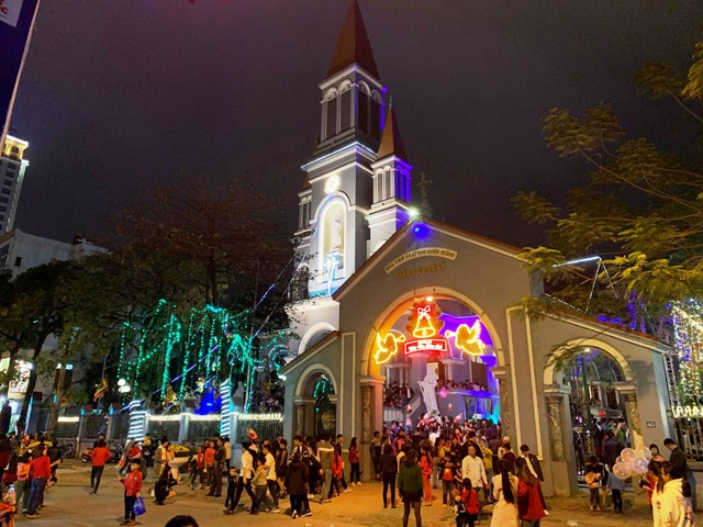 Không khí vui chơi Noel rộn ràng cả nước - Ảnh 18. Không khí vui chơi Noel rộn ràng cả nước - Ảnh 18.