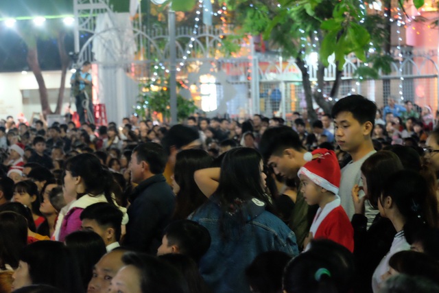 Không khí vui chơi Noel rộn ràng cả nước - Ảnh 15. Không khí vui chơi Noel rộn ràng cả nước - Ảnh 15.