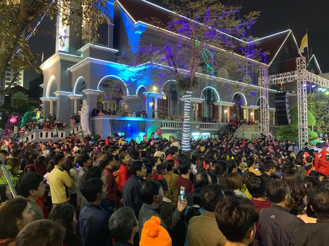 Không khí vui chơi Noel rộn ràng cả nước - Ảnh 20. Không khí vui chơi Noel rộn ràng cả nước - Ảnh 20.
