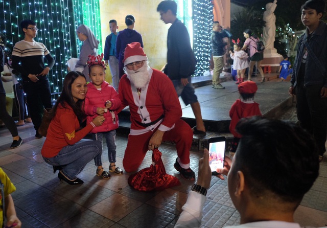 Không khí vui chơi Noel rộn ràng cả nước - Ảnh 17. Không khí vui chơi Noel rộn ràng cả nước - Ảnh 17.