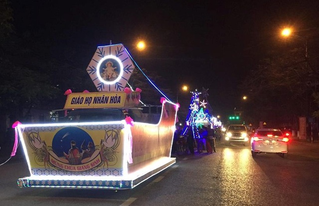 Không khí vui chơi Noel rộn ràng cả nước - Ảnh 13. Không khí vui chơi Noel rộn ràng cả nước - Ảnh 13.