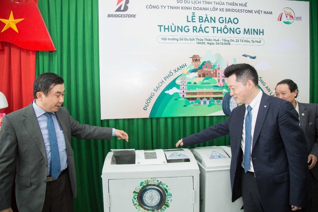 Bridgestone Việt Nam trao tặng 20 thùng rác thông minh cho thành phố Huế - Ảnh 2. Bridgestone Việt Nam trao tặng 20 thùng rác thông minh cho thành phố Huế - Ảnh 2.