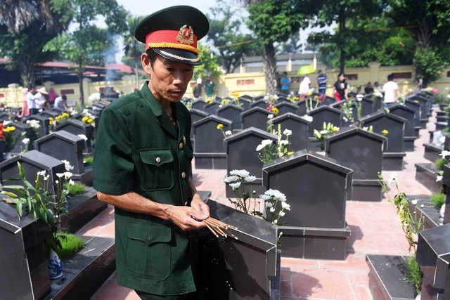 Giảng viên Mỹ viết về cuộc tìm kiếm không mệt mỏi 300.000 liệt sĩ Việt Nam mất tích - Ảnh 1. Giảng viên Mỹ viết về cuộc tìm kiếm không mệt mỏi 300.000 liệt sĩ Việt Nam mất tích - Ảnh 1.