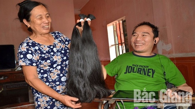 Chàng trai khuyết tật Nguyễn Minh Nhật: Chỉ một ngón tay, thay đổi... số phận - Ảnh 1. Chàng trai khuyết tật Nguyễn Minh Nhật: Chỉ một ngón tay, thay đổi... số phận - Ảnh 1.