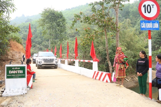Náo nức niềm vui ngày khánh thành công trình cầu Dân trí thứ 15 tại Hà Giang - Ảnh 13. Náo nức niềm vui ngày khánh thành công trình cầu Dân trí thứ 15 tại Hà Giang - Ảnh 13.