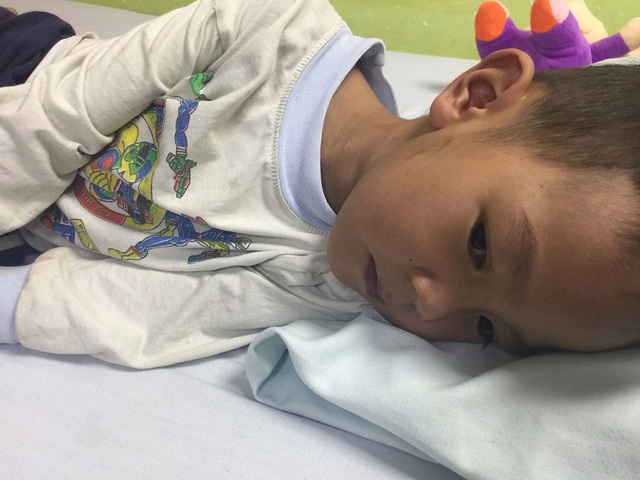 Tiếng kêu cứu khẩn cấp của bé 5 tuổi phải mổ tim lần thứ 5 - 1 Bé Việt đã 4 lần phải mổ tim, em đang đứng trước ca mổ lần thứ 5.