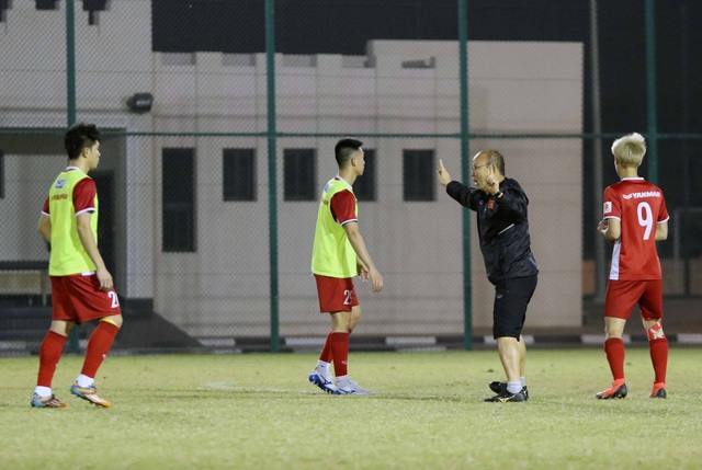 Đội tuyển Việt Nam tăng khối lượng tập luyện tại Qatar - Ảnh 7. Đội tuyển Việt Nam tăng khối lượng tập luyện tại Qatar - Ảnh 7.