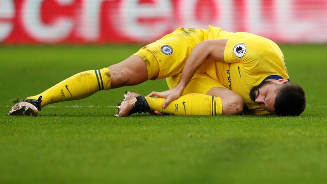 Crystal Palace 0-1 Chelsea: Dấu ấn riêng của Kante - 2
Giroud gặp chấn thương ở vùng trên mắt cá