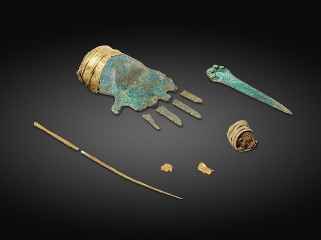 Phát hiện bàn tay kim loại 3.500 năm tuổi trong mộ cổ ở Thụy Sĩ - Ảnh 1.