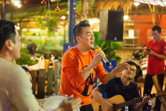 Bất ngờ với liveshow tại tiệc cá nhân, Mr. Đàm khiến fan hâm mộ dậy sóng! - Ảnh 4. Bất ngờ với liveshow tại tiệc cá nhân, Mr. Đàm khiến fan hâm mộ dậy sóng! - Ảnh 4.