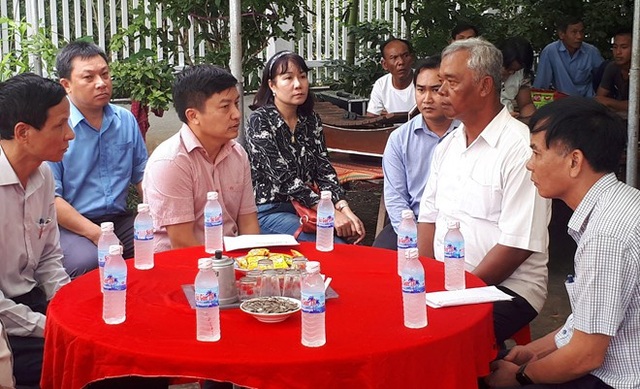 Trao quà gia đình 4 công nhân bị tai nạn tại Trà Vinh - Ảnh 1. Trao quà gia đình 4 công nhân bị tai nạn tại Trà Vinh - Ảnh 1.