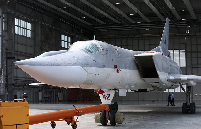 Máy bay ném bom tầm xa Tu-22M3M của Nga lần đầu cất cánh - 1
Máy bay ném bom chiến lược Tupolev Tu-22M3M (TASS)
