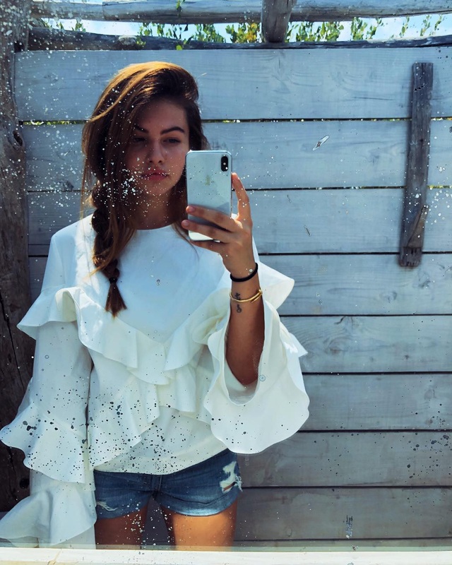 Chân dung cô gái có gương mặt đẹp nhất thế giới - 6
Chia sẻ trên trang Instagram cá nhân sau khi nhận giải thưởng, Thylane vui mừng cảm ơn cuộc thi và nói cô không thể tin được