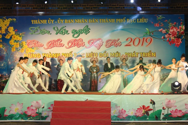 Náo nức chờ đón thời khắc chuyển giao năm mới 2019 - 54 Náo nức chờ đón thời khắc chuyển giao năm mới 2019 - 54