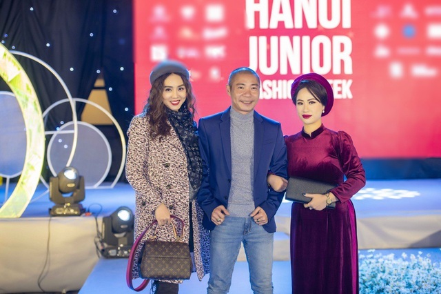 “Cô Đẩu” Công Lý chúc mừng em gái Vân Trần “lên chức” - 2
Ngọc Hà - bạn gái nghệ sĩ Công Lý cũng tới dự.