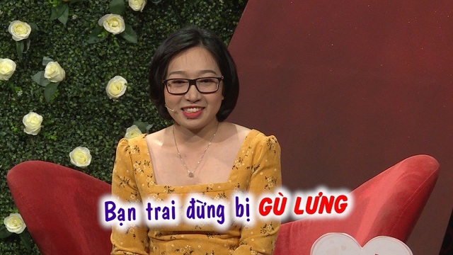 Cô giáo xinh đẹp thử thách đối tượng hẹn hò giải bài Toán tìm quê hương - 1 Cô giáo Phương Thảo đưa ra bài Toán thử thách đối tượng hẹn hò