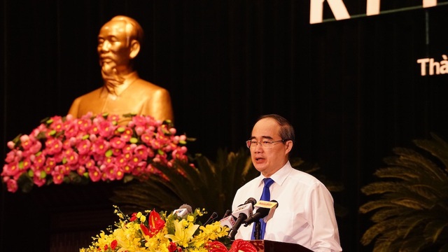 5 đời Chủ tịch TPHCM cùng ngồi lại giải quyết vấn đề Thủ Thiêm - 7 Bí thư Thành ủy TPHCM Nguyễn Thiện Nhân cho biết thành phố đảm bảo cuộc sống cho người dân Thủ Thiêm trong thời gian chờ giải quyết khiếu nại
