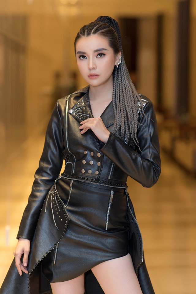 Thực hư Cao Thái Hà túng thiếu phải bán hết đồ hiệu sau khi kiệt sức - 5 Cao Thái Hà tết tóc cá tính, diện đồ đơn giản, nói không với hàng hiệu và phụ kiện đắt tiền.