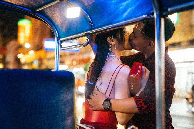 "Thiên thần áo dài" Bắc Ninh lột xác quyến rũ trong ảnh cưới - 6 Những nụ hôn nóng bỏng của Thu Giang và chồng trong ảnh cưới.