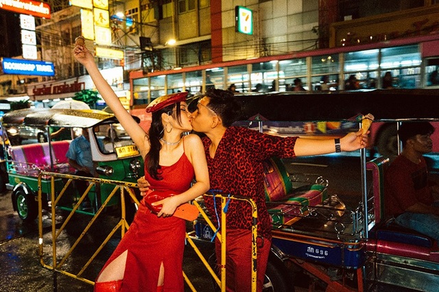 "Thiên thần áo dài" Bắc Ninh lột xác quyến rũ trong ảnh cưới - 5 Cô cũng không ngại ngần bày tỏ tình yêu với chồng dù trước đây Giang rất kín đáo trong chuyện tình cảm.