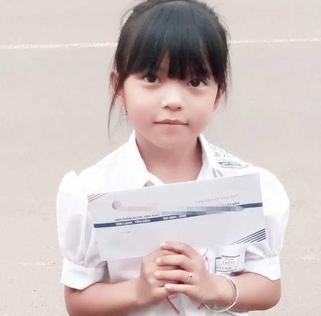 Nhật ký đẫm nước mắt của cô bé mới 9 tuổi đã bị ung thư buồng trứng - 2
Cô bé xinh xắn, học giỏi trước ngày phát hiện bệnh