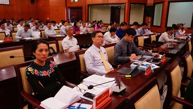 5 đời Chủ tịch TPHCM cùng ngồi lại giải quyết vấn đề Thủ Thiêm - 5 Kỳ họp thứ 12 sẽ chất vấn Chủ tịch UBND TPHCM, Phó Chủ tịch UBND TP và một số Giám đốc Sở
