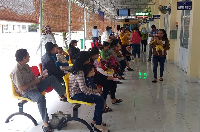 Số ca mắc sốt xuất huyết ở trẻ em tăng cao bất thường - 1 Số ca nhập viện vì sốt xuất huyết tăng bất thường ở Phú Yên