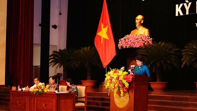 5 đời Chủ tịch TPHCM cùng ngồi lại giải quyết vấn đề Thủ Thiêm - 6 Chủ tịch Ủy ban MTTQ VN TPHCM Tô Thị Bích Châu đề nghị UBND, HĐND TP quan tâm vấn đề Khu đô thị mới Thủ Thiêm