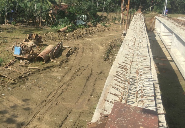 Hơn 130 tỷ đồng “nằm phơi” trên mặt sông - 5 Đến nay, sau 8 năm thi công, công trình vẫn dở dang.