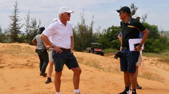 Diễn đàn Kinh tế Việt Nam ViEF 2018: Nhiều cái "bắt tay" triệu đô cho ngành du lịch - 3 Ông Greg Norman trong chuyến khảo sát thực tế tại Phan Thiết