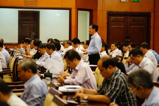 TPHCM: Cho xây trường học cao tầng để đảm bảo đủ lớp - 2 Nhiều đại biểu vẫn phản ánh tình trạng quá tải sĩ số học sinh ở nhiều địa bàn thành phố