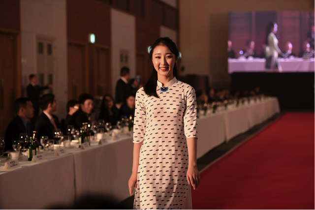 “Quỳnh Búp bê”, Á hậu Huyền My catwalk BST áo dài của NTK Đỗ Trịnh Hoài Nam - 10 Áo dài mang âm hưởng Hàn Quốc.