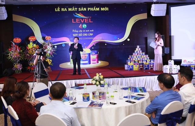 Ra mắt sản phẩm mới - Sơn gỗ cao cấp Level 4.0 - Đẳng cấp là mãi mãi - 2 Ông Nguyễn Bảo Họp - Chủ tịch HĐQT TGĐ CTy Euronano khẳng định: ... Quyết tâm đáp ứng hài lòng Qúy khách hàng ở phân khúc thị trường sơn gỗ cao cấp.