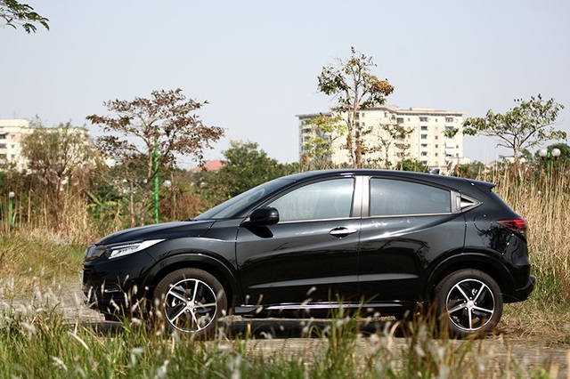 Honda HR-V 2018 - Lựa chọn lối riêng - 9
Honda cho biết HR-V có mức tiêu thụ nhiên liệu khá thấp, với các chu trình đo trên đường hỗn hợp là 6,7L/100km (đã được Cục Đăng kiểm Việt Nam phê duyệt)