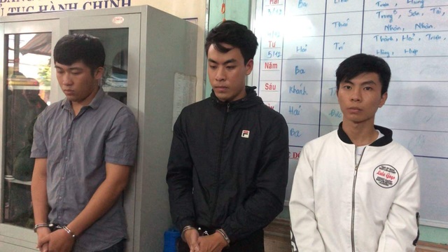 3 sinh viên lừa đảo qua mạng xã hội, chiếm đoạt hơn 2 tỷ đồng - 1 3 đối tượng đã lừa đảo qua mạng xã hội, chiếm đoạt hàng tỷ đồng