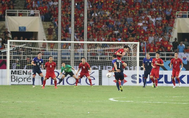 Việt Nam 2-1 Philippines: Chiến thắng ngọt ngào - 6
Các cầu thủ Philippines không thể sút trúng cầu môn Việt Nam sau 60 phút