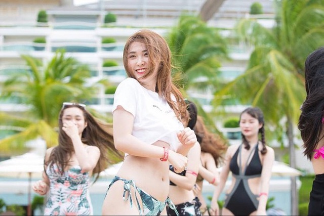 Bạn gái thủ môn Văn Lâm, Tiến Dũng khiến fan ngơ ngẩn vì điểm này! - 17
Dáng vóc nuột nà cuốn hút fan.