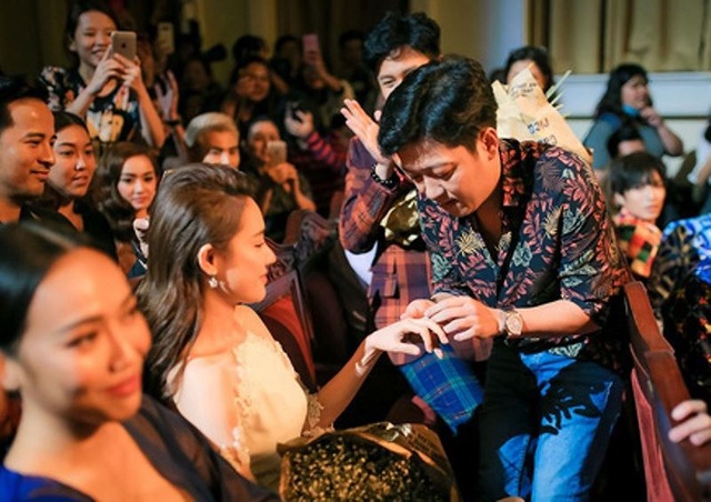 Trường Giang bị loại khỏi giải Mai Vàng vì màn “chiếm sóng cầu hôn” phản cảm - 2 Màn cầu hôn Nhã Phương của Trường Giang ngay trên sóng truyền hình trực tiếp nhận nhiều ý kiến trái chiều.