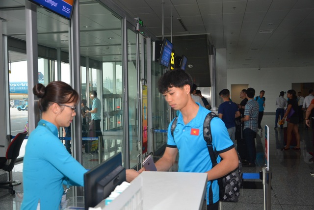 Đội tuyển Việt Nam lên đường sang Malaysia đá trận chung kết lượt đi - 7 Đội tuyển Việt Nam lên đường sang Malaysia đá trận chung kết lượt đi - 7