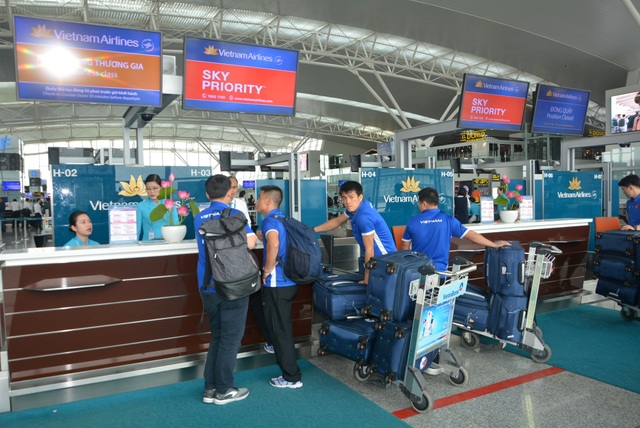 Đội tuyển Việt Nam lên đường sang Malaysia đá trận chung kết lượt đi - 4 Đội tuyển Việt Nam lên đường sang Malaysia đá trận chung kết lượt đi - 4